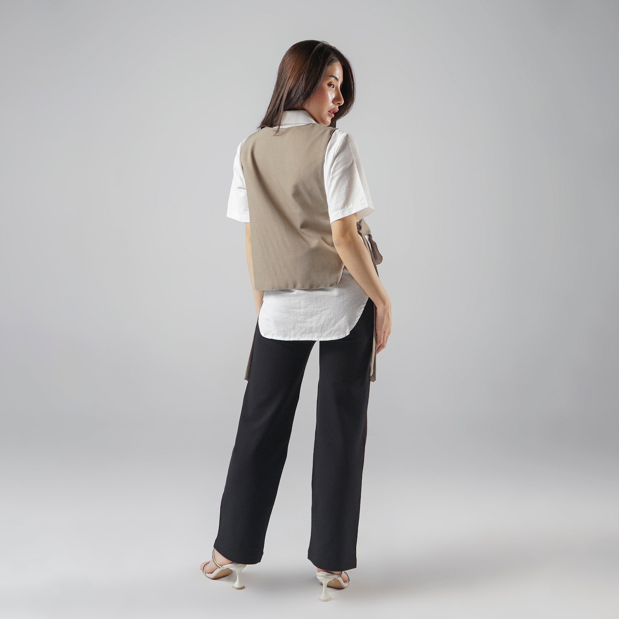 Maeva Short Sleeve Shirt in Taupe