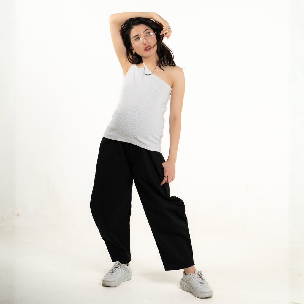 Tricia Essential Barrel Pants in Black