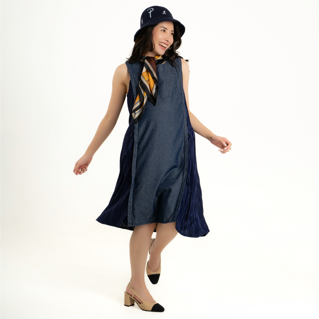 Aurelia Contrast Nursing & Maternity Dress in Vintage Blue