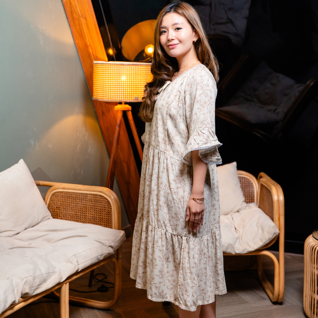 Mieko Nursing Lounge Dress in Beige Blossom