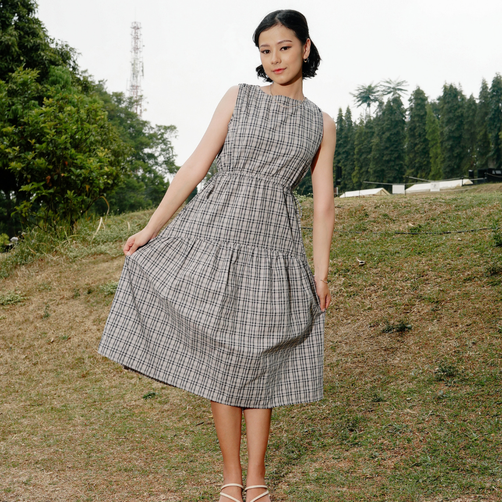 Halla Maternity and Nursing Dress in Soft Grey
