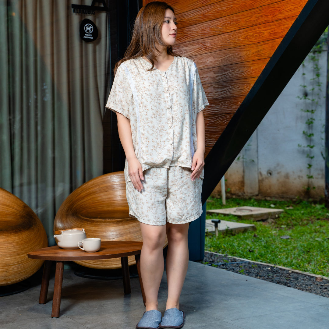 Nitsuki Nursing Pajama Set in Beige Blossom