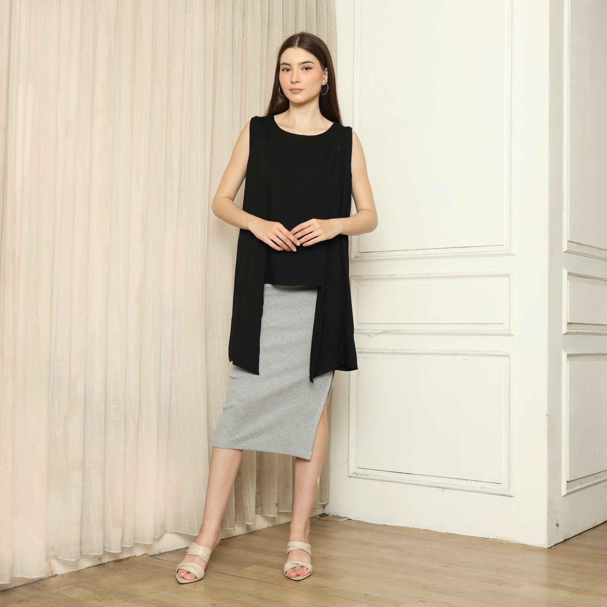 Claire Loose Nursing Top in Black