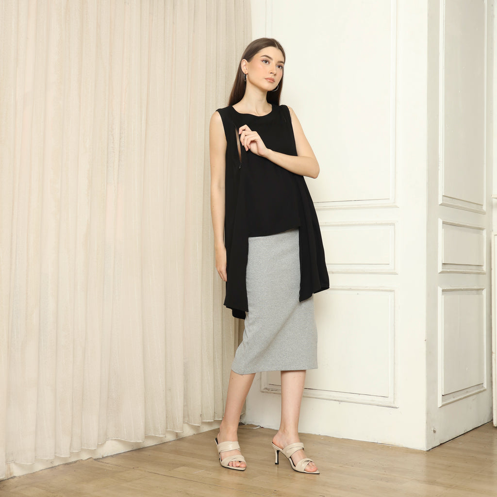 Claire Loose Nursing Top in Black