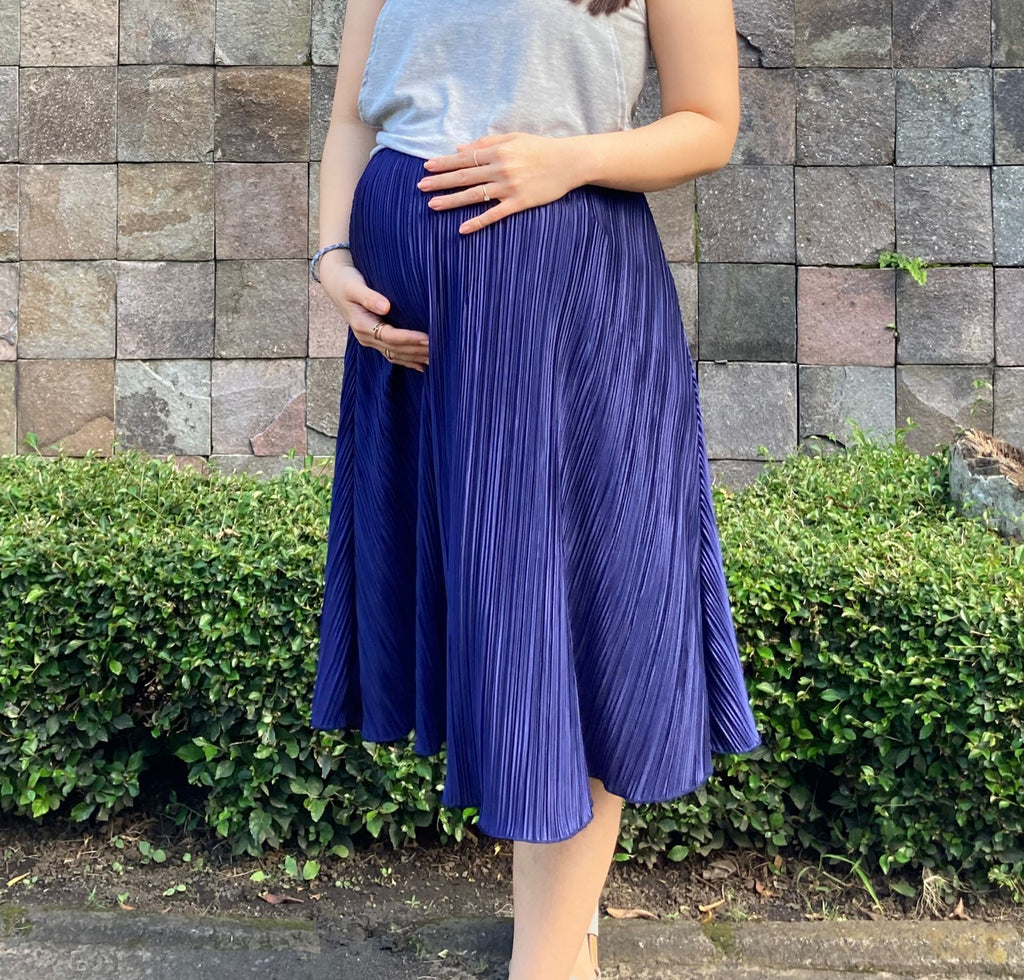 Naomi Skrit With Pleats In Navy