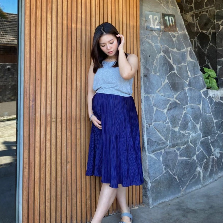 Naomi Skrit With Pleats In Navy