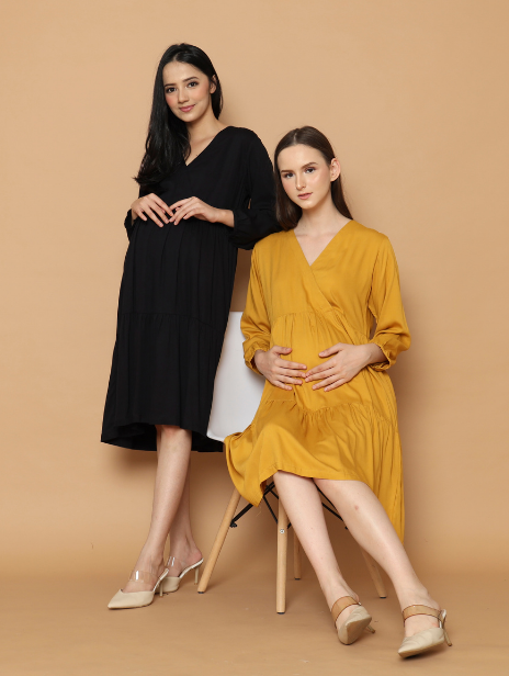 Maia Nursing Dress in Black